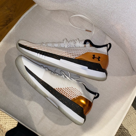 under armor phantom 2